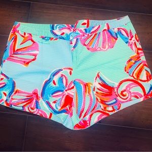 EEEUC Lilly Pulitzer Size 12 shorts. ABSOLUTELY GORGEOUS! Love the colors 😍